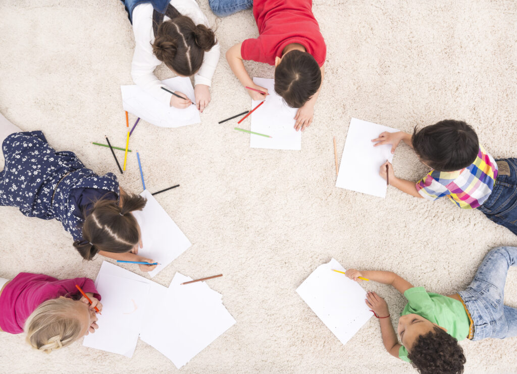 Coloriage Bonne Fete Maman Avec Sa Fille Occuper Les Enfants 3740